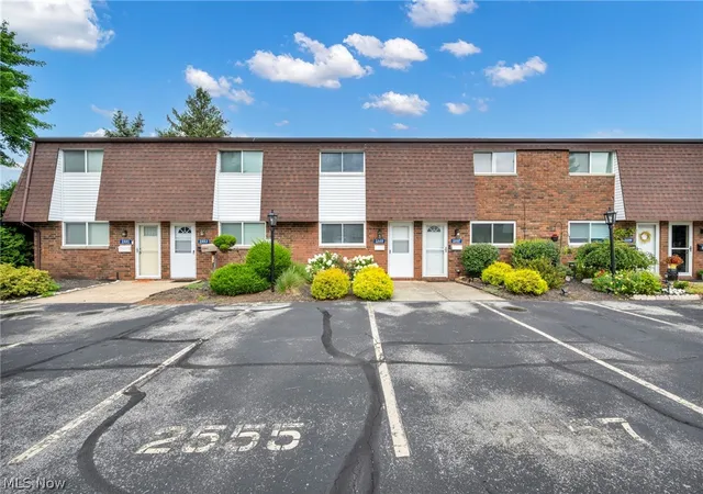 Photo 1 of Sale Pending at 2555 Shakespeare Ln, Avon, OH 44011 | MLS# 5231940 | Listing updated on 2026-08-27