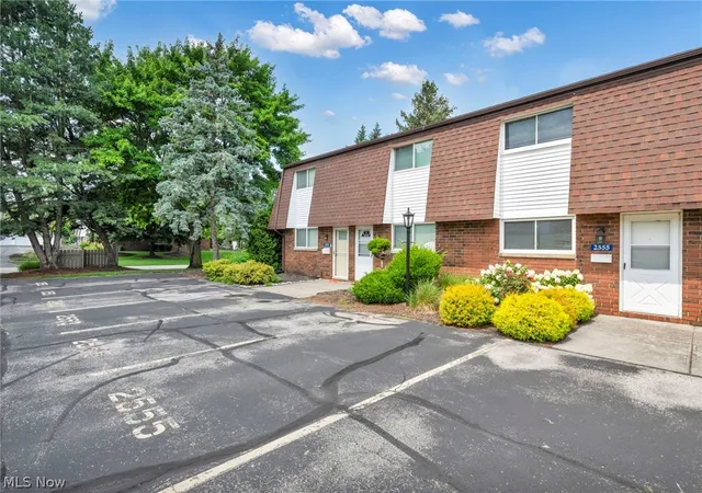 Photo 2 of Sale Pending at 2555 Shakespeare Ln, Avon, OH 44011 | MLS# 5231940 | Listing updated on 2026-08-27