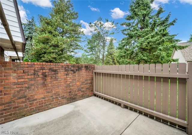 Listing Photo 2 - Condo for sale in building located at 2555 Shakespeare Ln, Avon, OH 44011 - Unit #