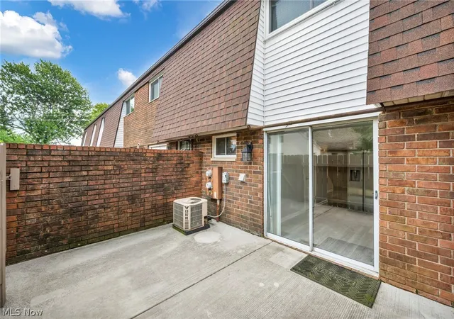 Photo 38 of Sale Pending at 2555 Shakespeare Ln, Avon, OH 44011 | MLS# 5231940 | Listing updated on 2026-08-27