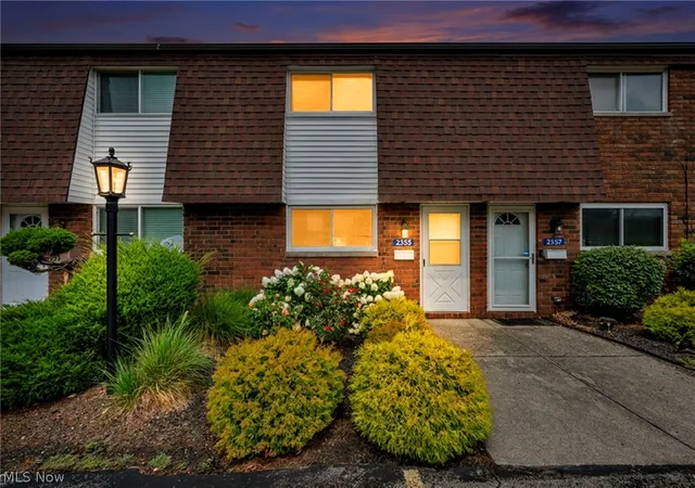 Listing Photo 4 - Condo for sale in building located at 2555 Shakespeare Ln, Avon, OH 44011
