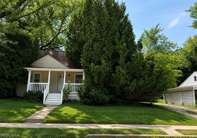 1st image of 910 E 14th St, Ashtabula, OH 44004 | MLS# 5231969