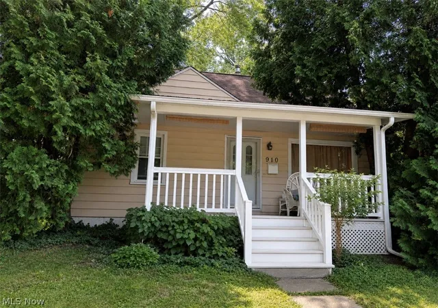 2nd image of 910 E 14th St, Ashtabula, OH 44004 | MLS# 5231969