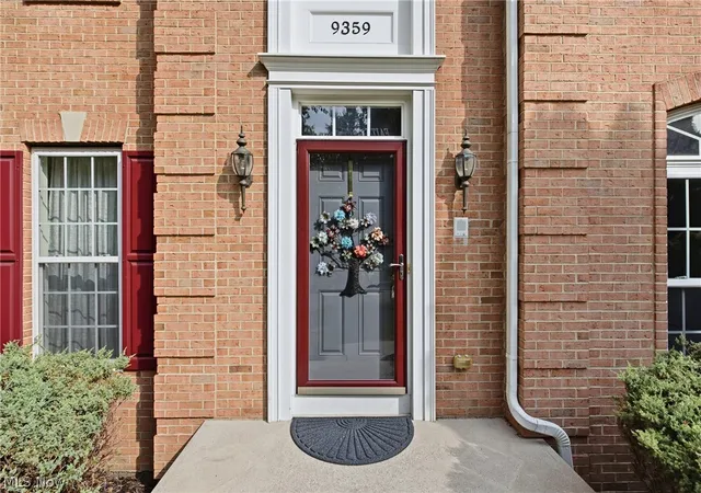 Photo 3 of Sale Pending at 9359 Ashcroft Ln, Twinsburg, OH 44087 | MLS# 5223648 | Listing updated on 2026-09-16