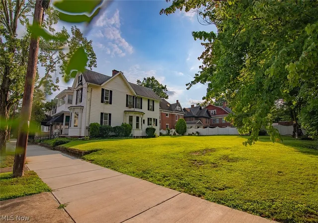 3rd image of 1207 Juliana St, Parkersburg, WV 26101 | MLS# 5228590