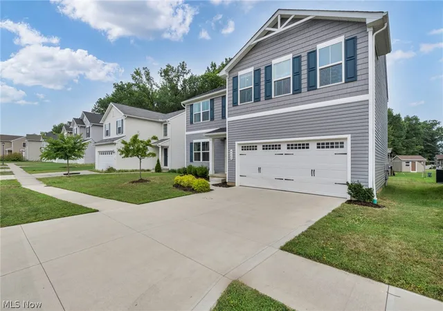 Photo 3 of Single family home for sale at 4660 Erhart Dr, Lorain, OH 44053 | MLS# 5231619 | Listing updated on 2026-10-03