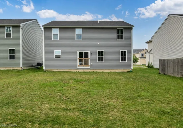 Photo 3 of Single family home for sale at 4660 Erhart Dr, Lorain, OH 44053 | MLS# 5231619 | Listing updated on 2026-10-03