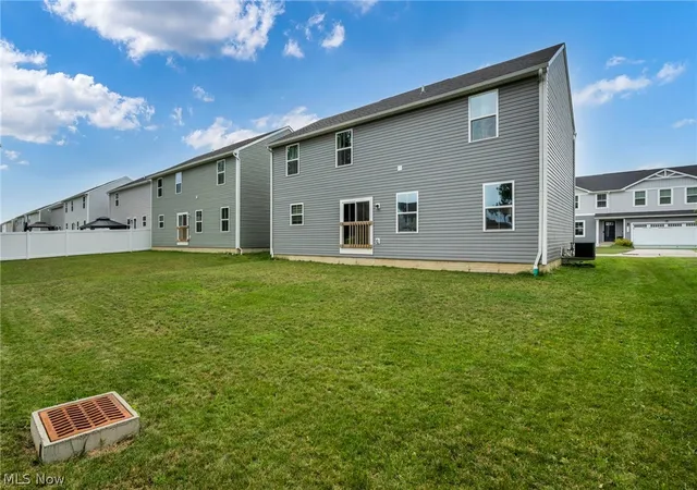 Photo 4 of Single family home for sale at 4660 Erhart Dr, Lorain, OH 44053 | MLS# 5231619 | Listing updated on 2026-10-03