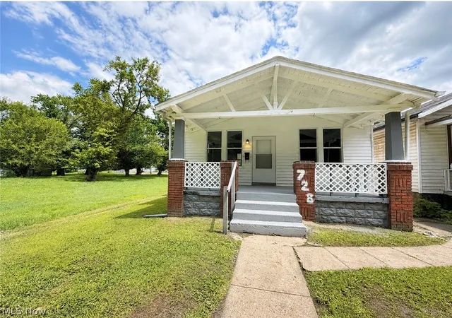 1st image of 728 Woodlawn Ave, Zanesville, OH 43701 | MLS# 5232096