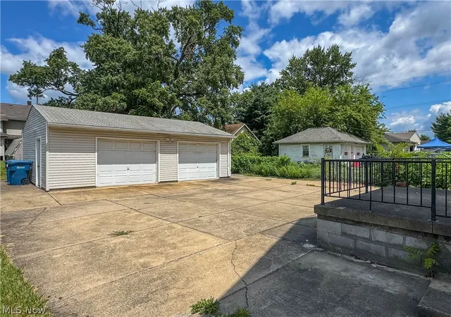 Photo 3 of Single family home for sale at 70 Morris Ave, Girard, OH 44420 | MLS# 5232116 | Listing updated on 2026-08-22