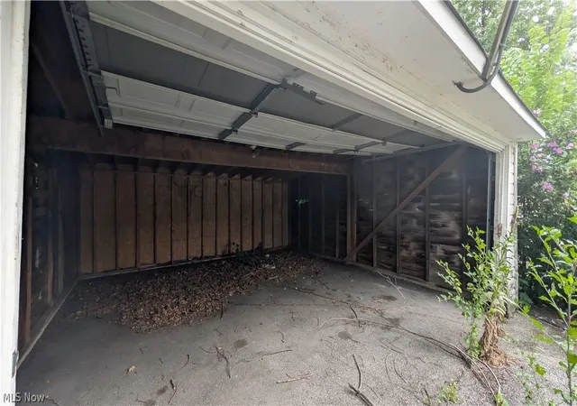 Listing Photo 2 - Condo for sale in building located at 3669 E 113th St, Cleveland, OH 44105 - Unit #