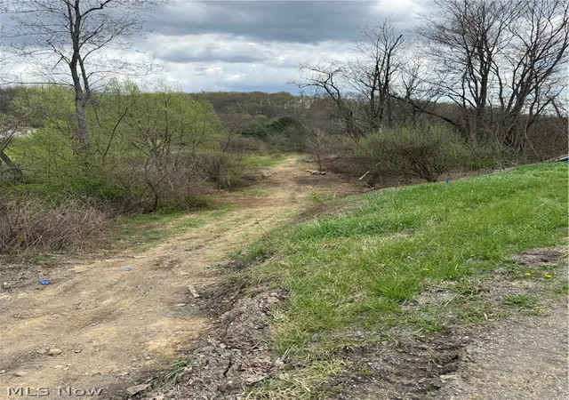 Photo 3 of Sale Pending at 2492 Irish Ridge Rd, East Liverpool, OH 43920 | MLS# 5232143 | Listing updated on 2026-09-26