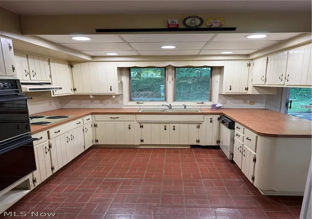 3rd image of 3791 Butterfield Dr, Green, OH 44319 | MLS# 5217560