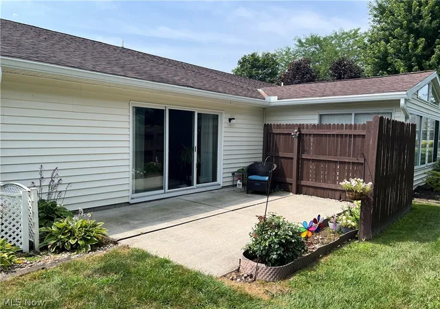 Listing Photo 2 - Condo for sale in building located at 403 Rivers Edge Dr, Huron, OH 44839 - Unit #