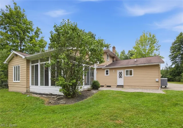 3rd image of 11425 Peach Tree Dr, Chesterland, OH 44026 | MLS# 5231450