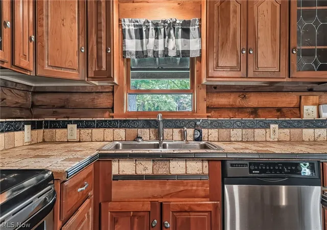 3rd image of 348 Tony Dr, Conneaut, OH 44030 | MLS# 5231953