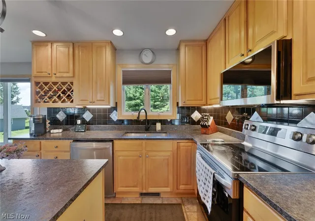 4th image of 4200 W Candy Apple Ct, New Middletown, OH 44442 | MLS# 5231628