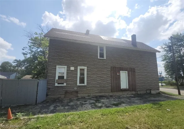Photo 3 of Single family home for sale at 1325 4th Street Nw, Canton, OH 44703 | MLS# 5232073 | Listing updated on 2026-08-31