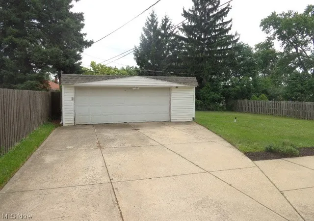 Photo 3 of Single family home for sale at 11141 Gabriella Dr, Cleveland, OH 44130 | MLS# 5231495 | Listing updated on 2026-08-19