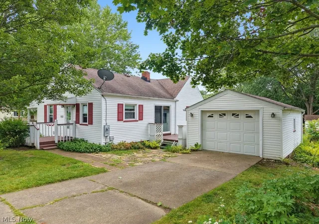 Photo 3 of Single family home for sale at 2755 Springfield Lake Dr, Akron, OH 44312 | MLS# 5232175 | Listing updated on 2026-07-30