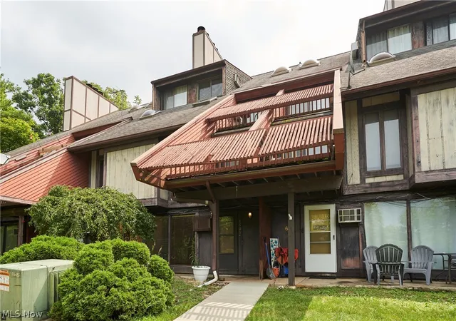 1st image of 1609 Treetop Trl #C, 39, Akron, OH 44313 | MLS# 5232230