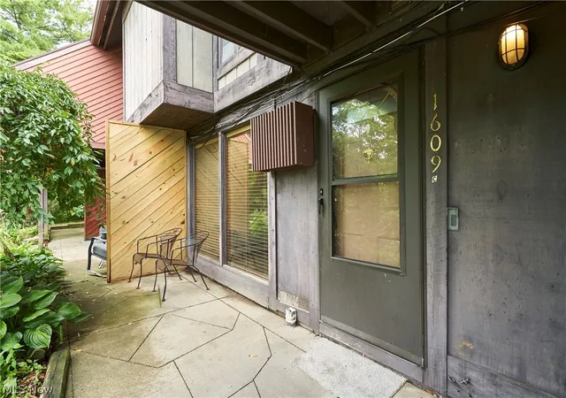 2nd image of 1609 Treetop Trl #C, 39, Akron, OH 44313 | MLS# 5232230