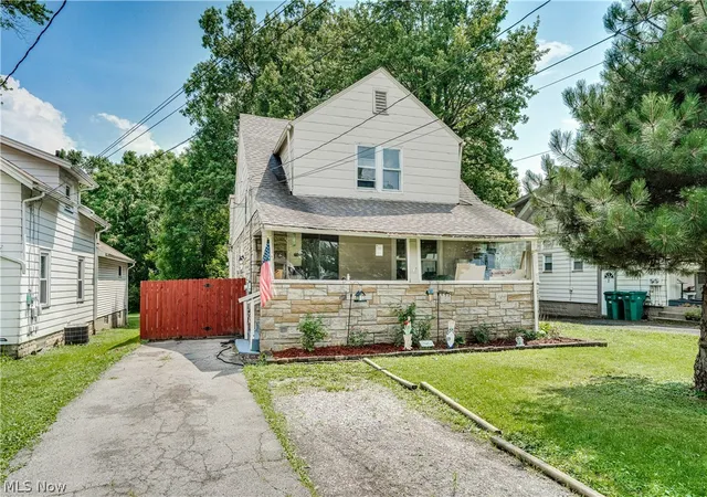 1st image of 15 Massachusetts Ave, Poland, OH 44514 | MLS# 5229915