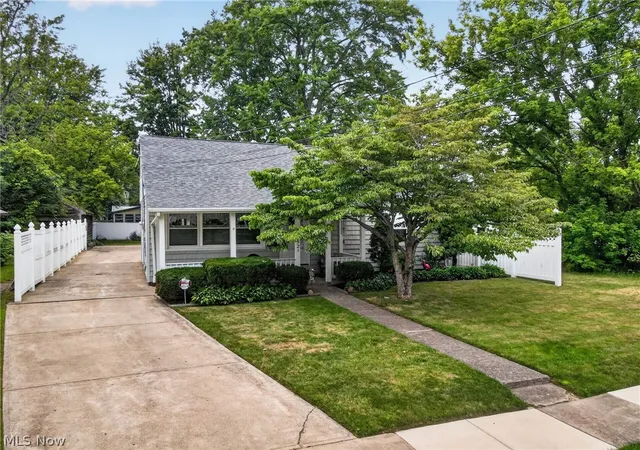 Photo 2 of Sale Pending at 1521 Ohio Ave, Ashtabula, OH 44004 | MLS# 5231465 | Listing updated on 2026-08-04