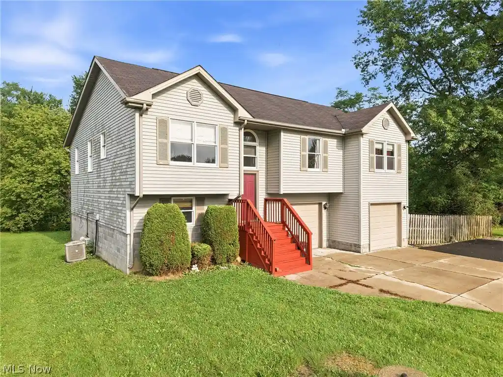 Photo 1 of Single family home for sale at 5613 Pierce Rd Nw, Warren, OH 44481 | MLS# 5231950 | Listing updated on 2026-10-15