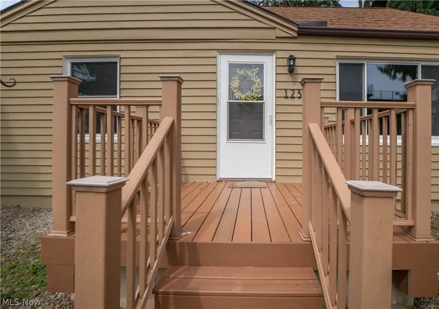 Photo 3 of Sale Pending at 1231 Bordner Ave Sw, Canton, OH 44710 | MLS# 5232374 | Listing updated on 2026-08-29