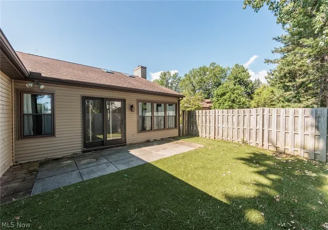 Listing Photo 2 - Condo for sale in building located at 5211 Parkhurst Dr, Sheffield, OH 44054 - Unit #