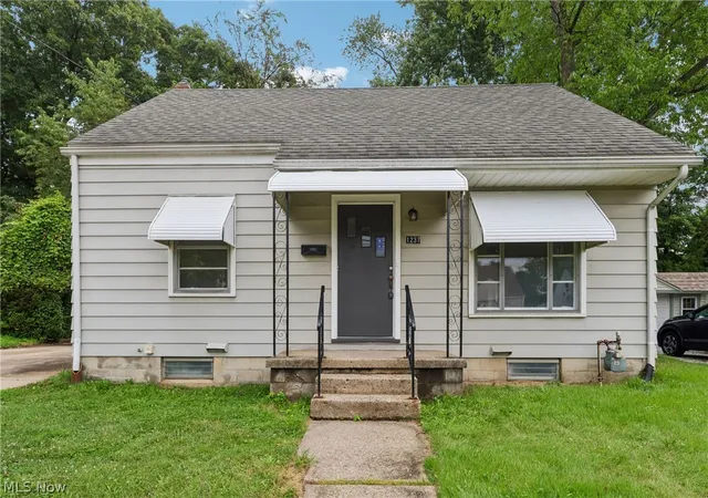 1st image of 1237 Easton Dr, Akron, OH 44310 | MLS# 5232434