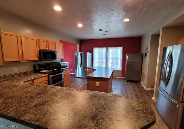 Photo 3 of Sale Pending at 124 Slate Dr, Berea, OH 44017 | MLS# 5232214 | Listing updated on 2026-10-06