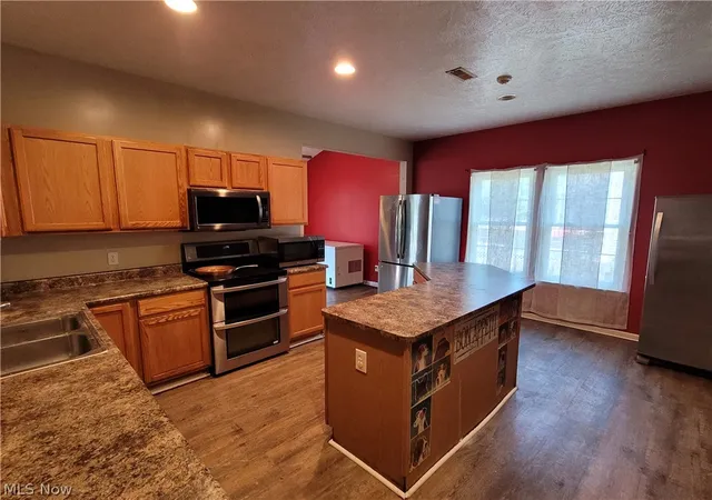 Photo 4 of Sale Pending at 124 Slate Dr, Berea, OH 44017 | MLS# 5232214 | Listing updated on 2026-10-06