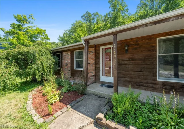3rd image of 9720 Fox Hill Trl, Concord Township, OH 44060 | MLS# 5232135