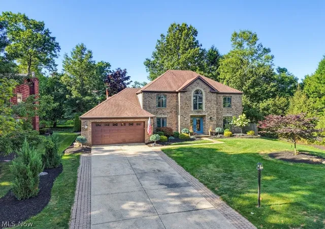 2nd image of 17553 Deer Ridge Cir, Strongsville, OH 44136 | MLS# 5231817