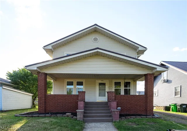 2nd image of 320 Oak St, Uhrichsville, OH 44683 | MLS# 5232371