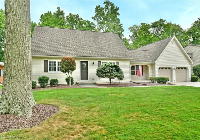 4th image of 224 Old Oak Dr, Cortland, OH 44410 | MLS# 5232362