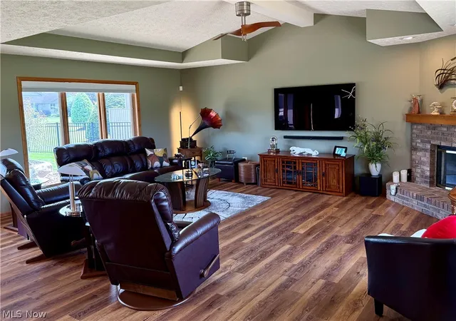 Photo 3 of Sale Pending at 33065 Cobblestone Cir, North Ridgeville, OH 44039 | MLS# 5232495 | Listing updated on 2026-08-28