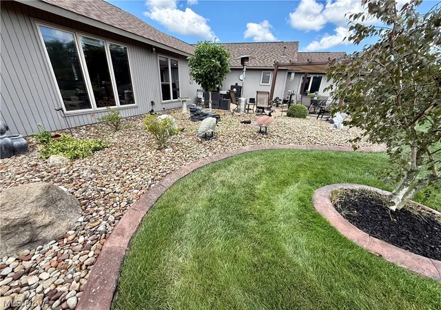 Photo 5 of Sale Pending at 33065 Cobblestone Cir, North Ridgeville, OH 44039 | MLS# 5232495 | Listing updated on 2026-08-28