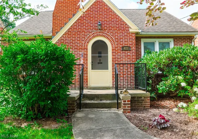 Photo 3 of Sale Pending at 477 Woodward Ave, Mansfield, OH 44903 | MLS# 5231119 | Listing updated on 2026-08-25