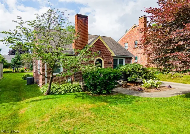 Photo 4 of Sale Pending at 477 Woodward Ave, Mansfield, OH 44903 | MLS# 5231119 | Listing updated on 2026-08-25