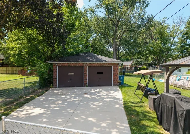 Photo 3 of Sale Pending at 6156 Edgebrook Blvd, Cleveland, OH 44130 | MLS# 5232625 | Listing updated on 2026-08-05