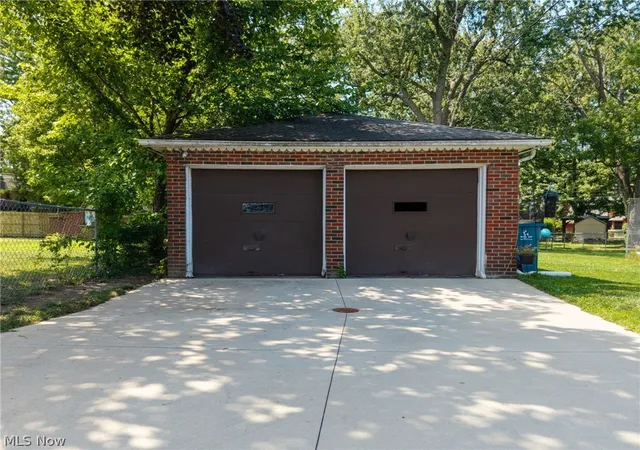Photo 3 of Sale Pending at 6156 Edgebrook Blvd, Cleveland, OH 44130 | MLS# 5232625 | Listing updated on 2026-08-05