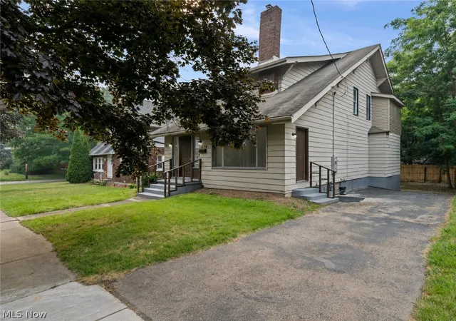 Photo 3 of Single family home for sale at 1376 Goodyear Blvd, Akron, OH 44305 | MLS# 5232592 | Listing updated on 2026-08-03