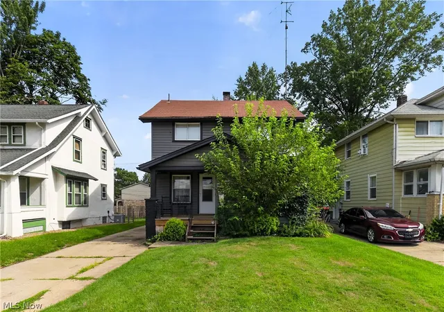 1st image of 1529 Longfellow Ct Ne, Warren, OH 44483 | MLS# 5232534