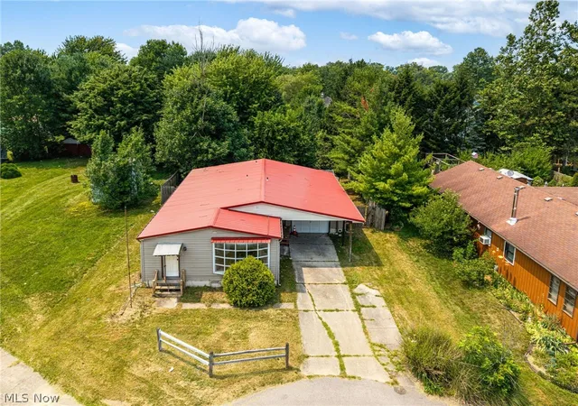 Photo 2 of Single family home for sale at 465 Stallion Ct, La Grange, OH 44050 | MLS# 5232649 | Listing updated on 2026-07-31