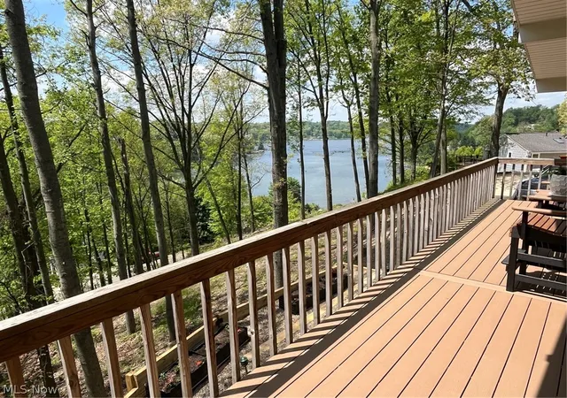 Photo 3 of Single family home for sale at 195 Oneida Trl, Malvern, OH 44644 | MLS# 5232659 | Listing updated on 2026-09-21