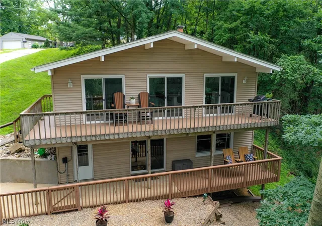 Photo 3 of Single family home for sale at 195 Oneida Trl, Malvern, OH 44644 | MLS# 5232659 | Listing updated on 2026-09-21