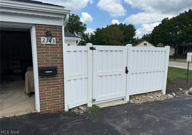 Listing Photo 2 - Condo for sale in building located at 2143 Greenway Dr, Uniontown, OH 44685 - Unit #